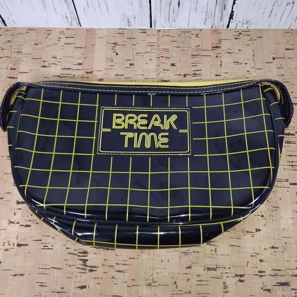 BREAK TIME ビニールポーチ 黒と黄