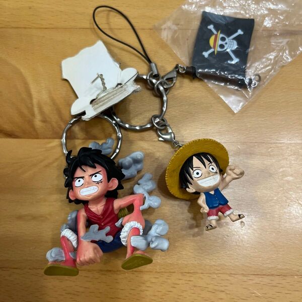 当時物 ワンピース ルフィ キーホルダー 2個 デフォルメフィギュアキーホルダー 海軍編 海賊旗 フィギュア マスコット