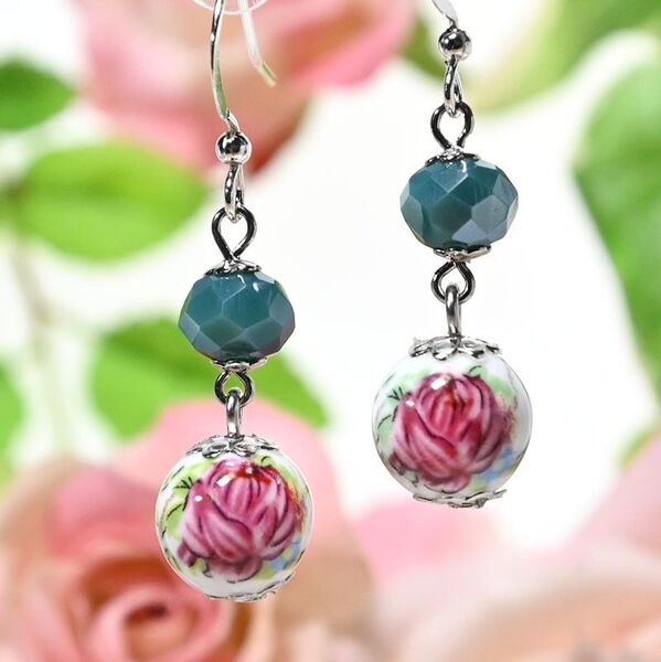 689 薔薇の陶器ビーズのピアス〜イヤリング