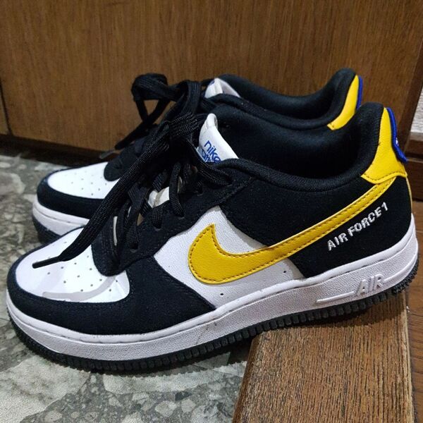 古着。日本未入荷°海外限定】ナイキ NIKE J AIR FORCE 1 LV8