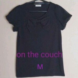 on the couch トップス