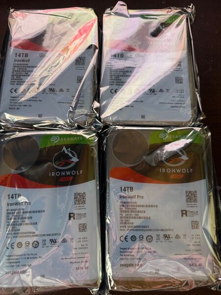新品 14TB HDD Seagate IronWolf 3.5" PC NAS 用ST14000NE0008 他7計4個