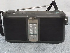  綺麗 SONY 【SRF-A300】 音質はいくらかソフト傾向で、BGMとして聴くのに向いてます ワイドＦＭ76～93MHzまで受信可能 管理20081719