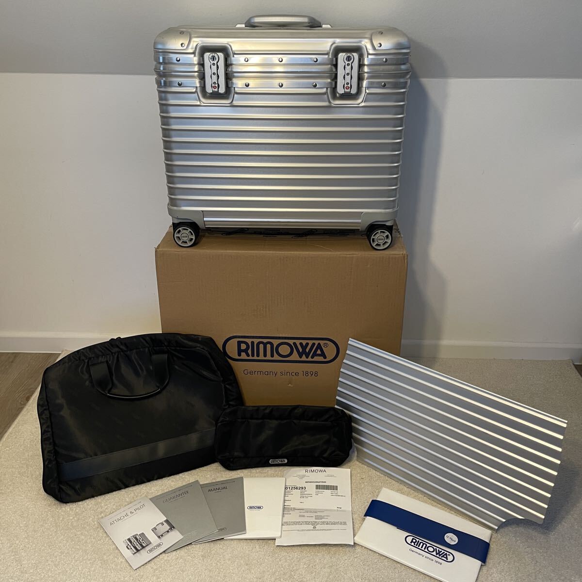 美品　RIMOWA リモワ トパーズ 85L スーツケース TOPAS 4輪 10泊以上] リモワ トパーズ 85L シルバー 4輪 RIMOWA TOPAS