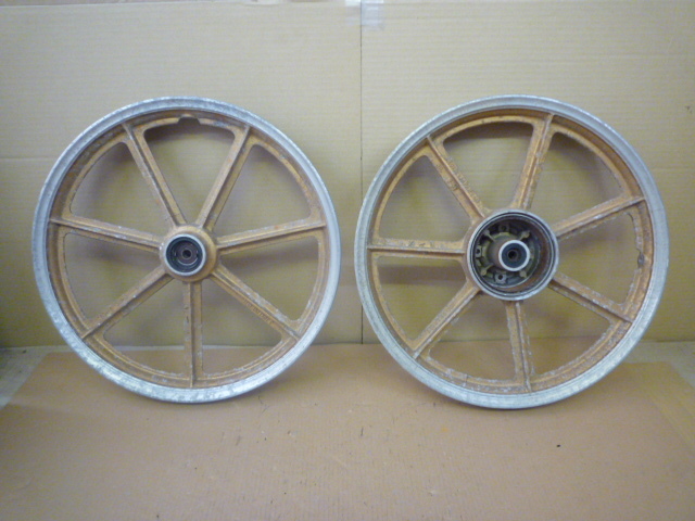 ヤマハ RD50 最終型 フロントホイール S53年式 シルバー＆ゴールド ヤマハ RD50 最終型 フロントホイール S53年式 シルバー