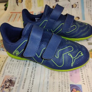 Puma サッカーシューズ 18cm ベルクロスニーカー ネイビー/ライム キッズ靴