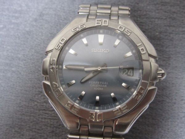 ◎美品　セイコー 　パーペチュアル カレンダー　動作品　電池交換済み 電池交換】SEIKO PERPETUARカレンダー 8F32 - YouTube