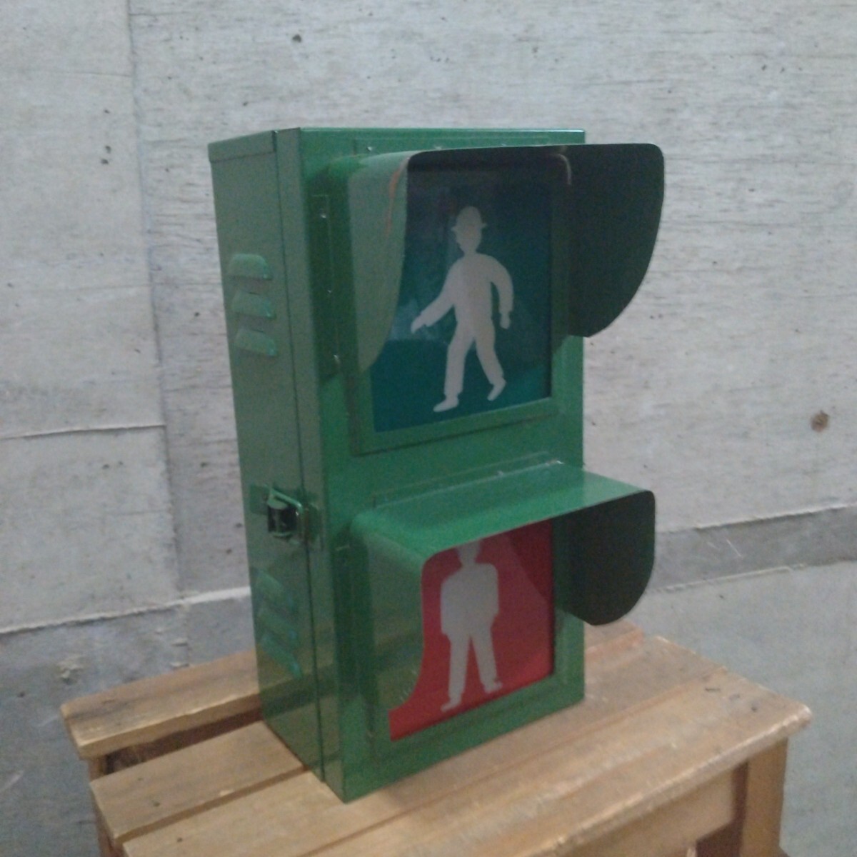 値下げ❗️信号機　インテリアに‼️ 中古品　送料無料 値下げ❗️信号機 インテリアに‼️ 中古品 送料無料 値下げ