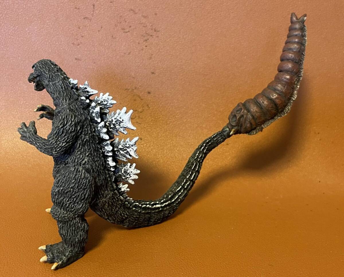「モスラ対ゴジラ」ソフビ人形・ゴジラ（中古・１９８３年・プラタグ付き） Yahoo!オークション -「ゴジラ ソフビ 1983」(フィギュア) の