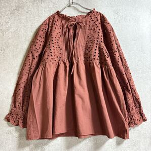 nano universe ナノユニバースカットワーク レースピンタック ブラウス ブラウン トップス サイズ38