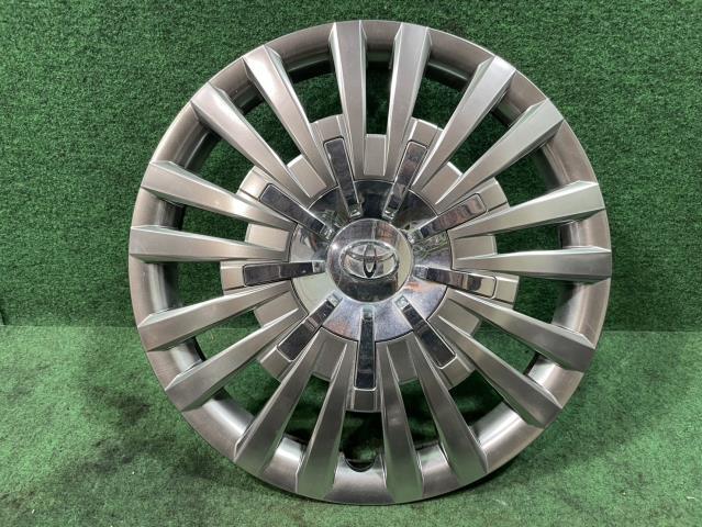 JPNタクシー　トヨタ　純正　ホイールキャップ　15インチ　クロームメタリック トヨタ - トヨタ純正品JPNタクシー ホイールキャップ1枚 15