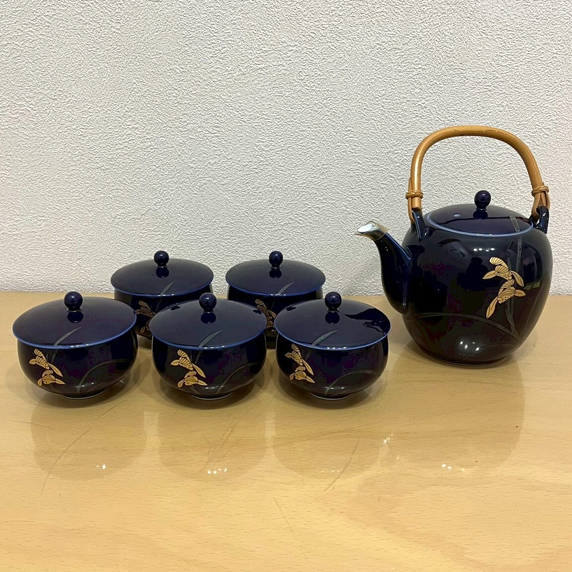 香蘭社 ネイビーブルー陶器急須と湯呑み2個セット 香蘭社 ネイビーブルー陶器急須と湯呑み2個セット