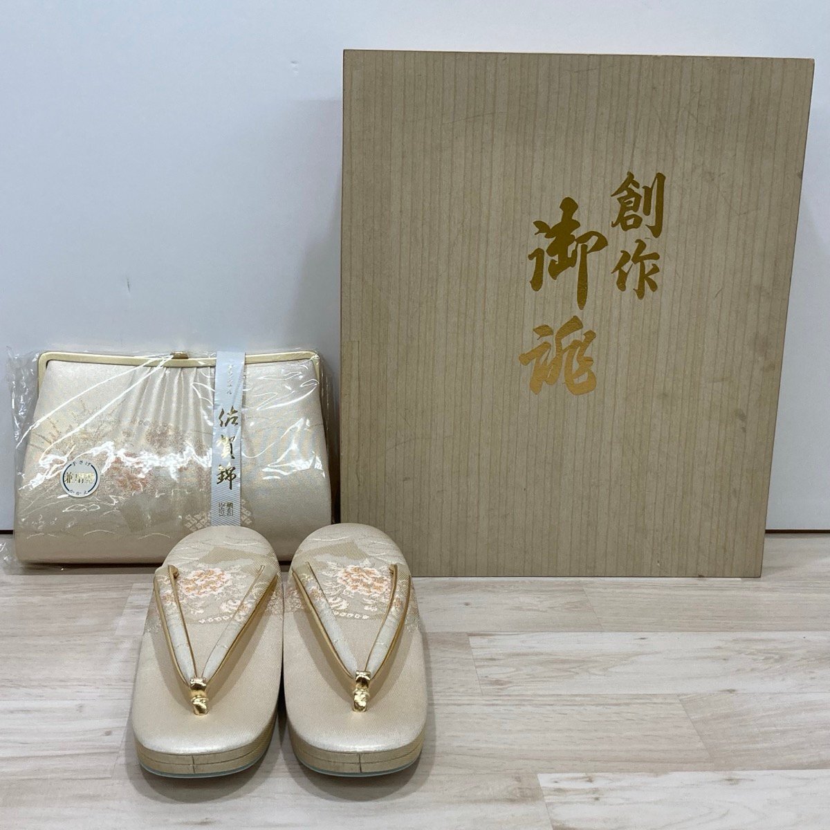 未使用·和装·洋装バック　佐賀錦　成人式、卒業式に 和装バック×草履‼️高級佐賀錦セット 金地に扇花々金銀糸刺繍