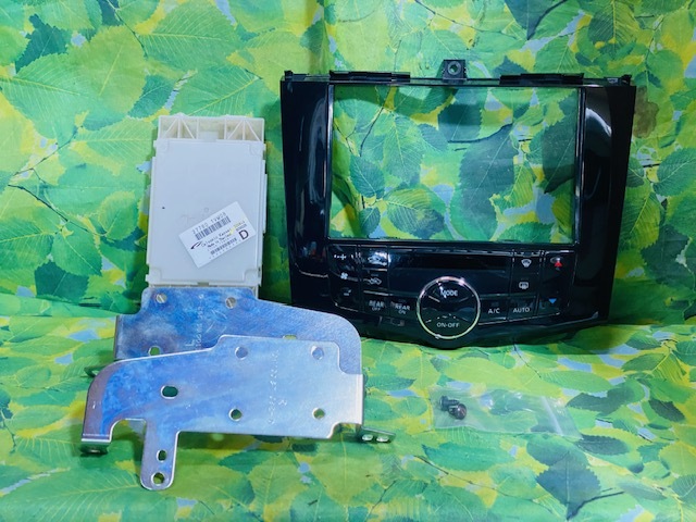 日産セレナHFC26 8インチオーディオパネル アルパインナビ8インチ　ジャンク セレナ 日産 FC26 C26 前期 ハイウェイスター 純正 8インチ ナビ