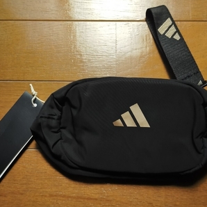 adidas アディダス スポーツ ポーチ ブラック 縦x横x高さ:8cm x 16cm x 10cm タグ付き 定価2750円 ポシェット カバン y10955-1-HZ5