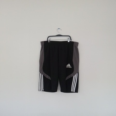 ★【古着】　adidas(アディダス)　短パン(ハーフパンツ)　XOサイズ　ブラ