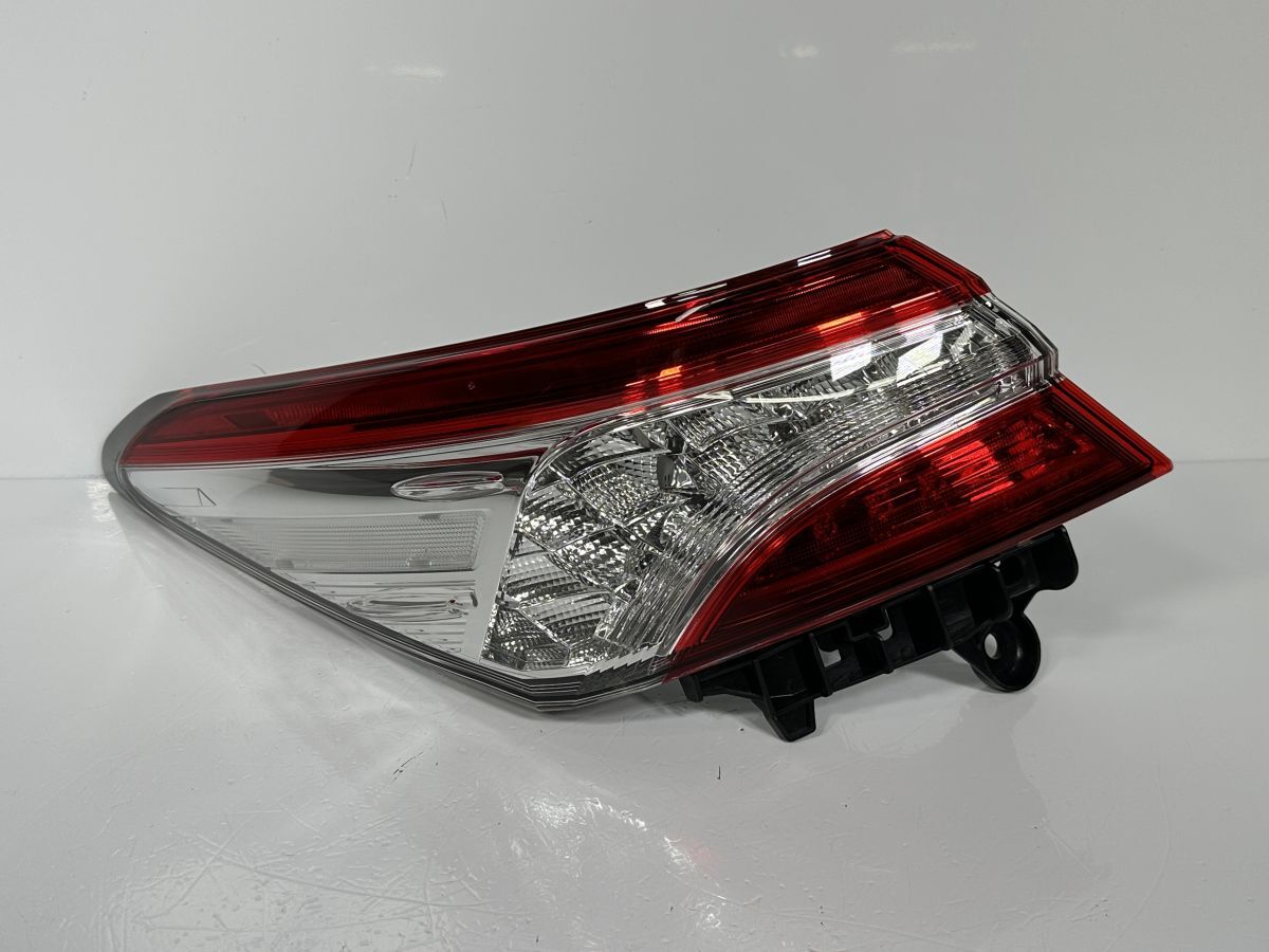 70 カムリ 純正 テールランプ セット 中古 AXVH 新車外し 後期 トヨタ 70系 カムリ 純正 テールランプ テール