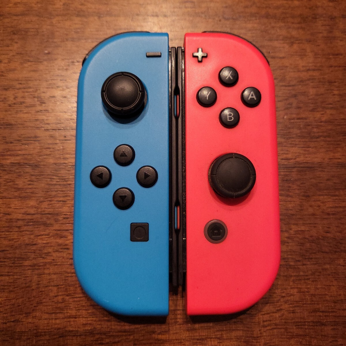 Nintendo Switch 本体 青/赤 Joy-Con 中古 美品 中古】Nintendo Switch 本体 青/赤 Joy-Con 付属品付き Nintendo
