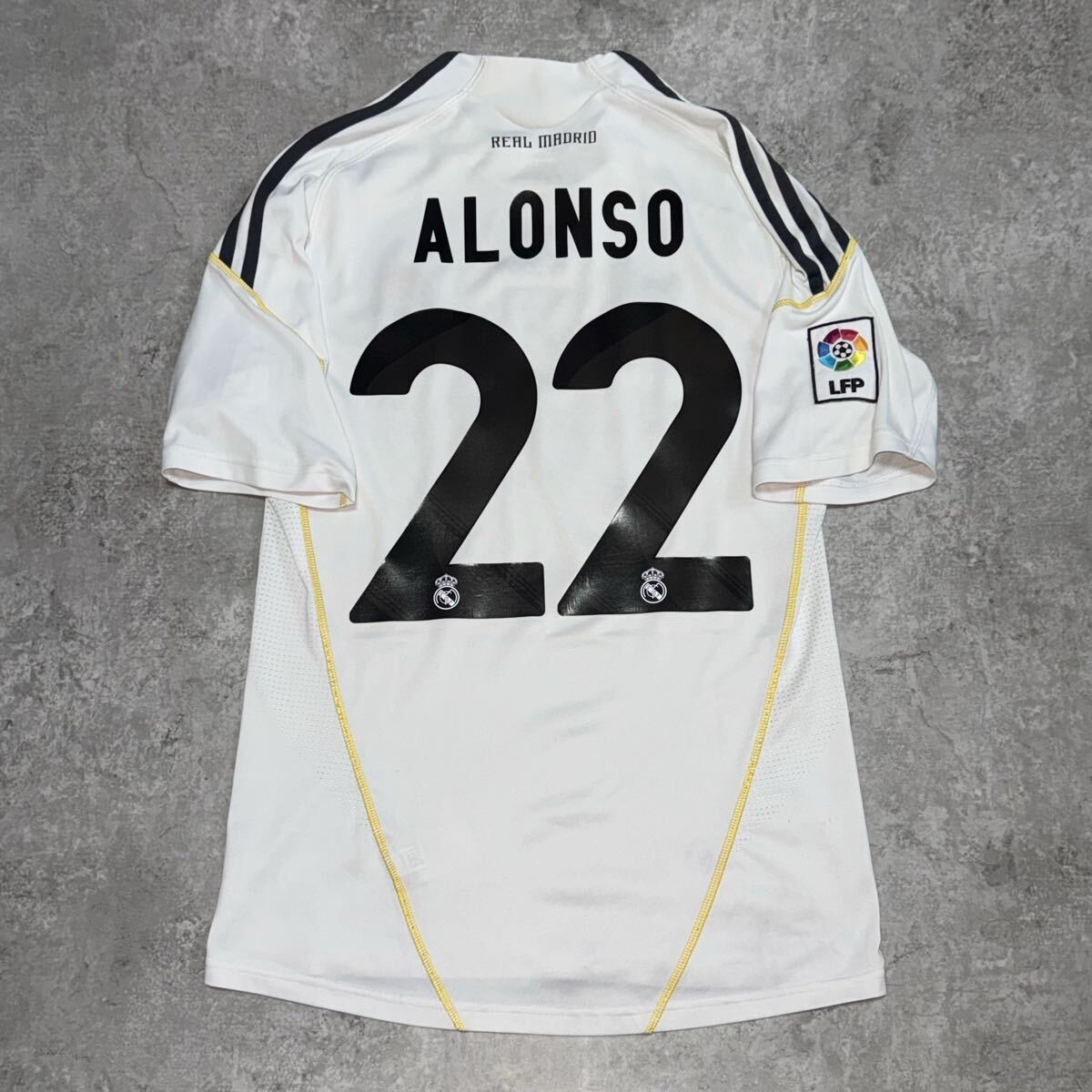 レアルマドリード 14 15 シャビアロンソ ユニフォーム L 新品未使用品 レアルマドリード 14 15 シャビアロンソ ユニフォーム L 未使用