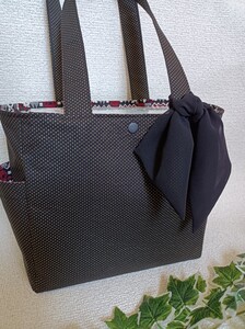 *ハンドメイド サイドポケット付きトートバッグ 黒ドット×柄 肩掛け*