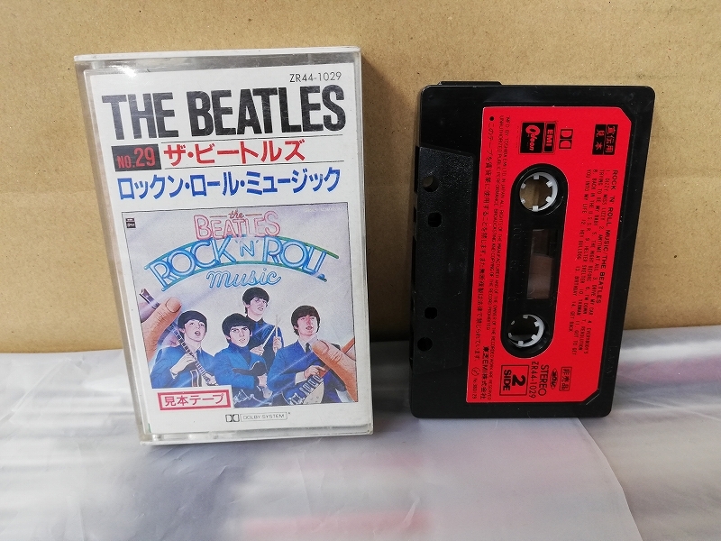 ザ・ビートルズ DVD&カセットテープ＆特典ネックレスのセット ザ・ビートルズ DVD&カセットテープ＆特典ネックレスのセット