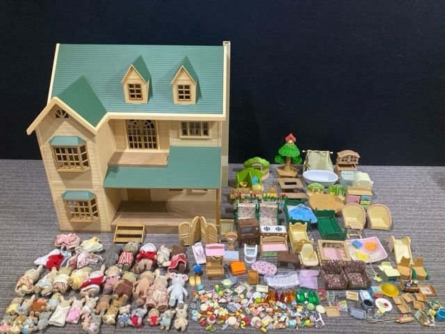 【入手困難】シルバニア＊大量小物まとめ売り【ガレージつき】 入手困難】シルバニア＊大量小物まとめ売り【ガレージつき
