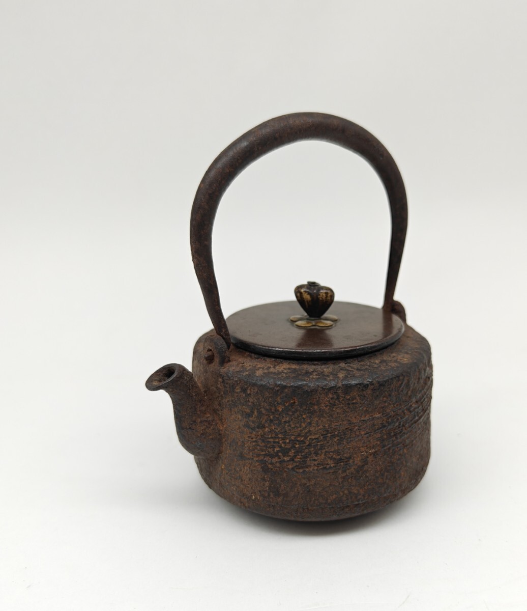 【美品】鉄瓶 伊藤宝斎造 銅蓋 小ぶり 鉄器/鉄製 鉄分補給 やかん 金属工芸 美品】鉄瓶 伊藤宝斎造 銅蓋 小ぶり 鉄器/鉄製 鉄分補給 やかん 金属