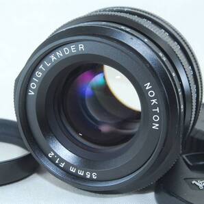 ★実用良品★Voigtlander フォクトレンダー Nokton ノクトン 35mm F1.2 フジXマウント フード付き♪