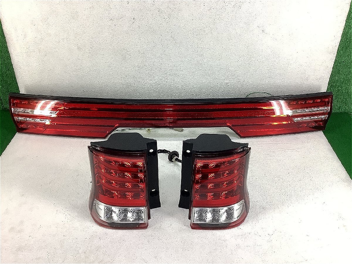ダイハツ　タントカスタムL375s後期テールランプ　左右　純正品(中古品) ダイハツ タントカスタムL375s後期テールランプ 左右 純正品