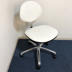 オカムラ多目的チェア 2660ZR-DL57背付ホワイトokamura ミーティングチェア 導電性ビニールレザー ルームチェア 岡村製作所椅子1