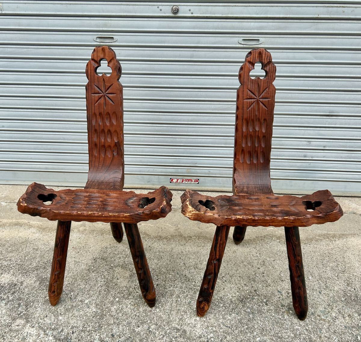 古家具　木製　木彫り　イス 木の座面 葡萄の彫刻 チェア 57067 アンティーク家具 ウェブ