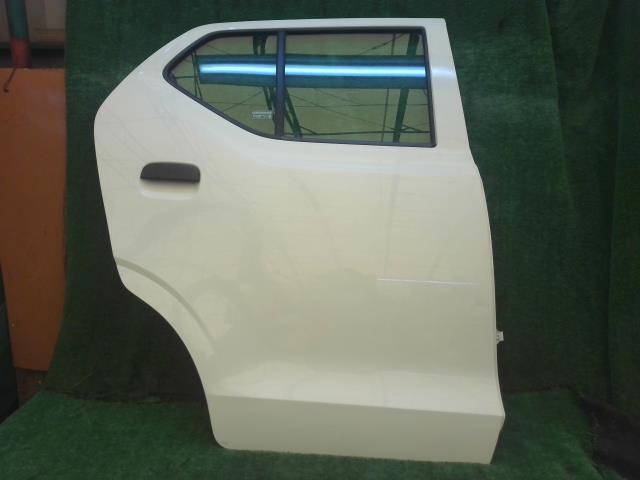 トヨタBBの右後部ドアトヨタ UAA-MEGAWAVE ドア ホワイト トヨタBBの右後部ドアトヨタ UAA-MEGAWAVE ドア ホワイト トヨタ