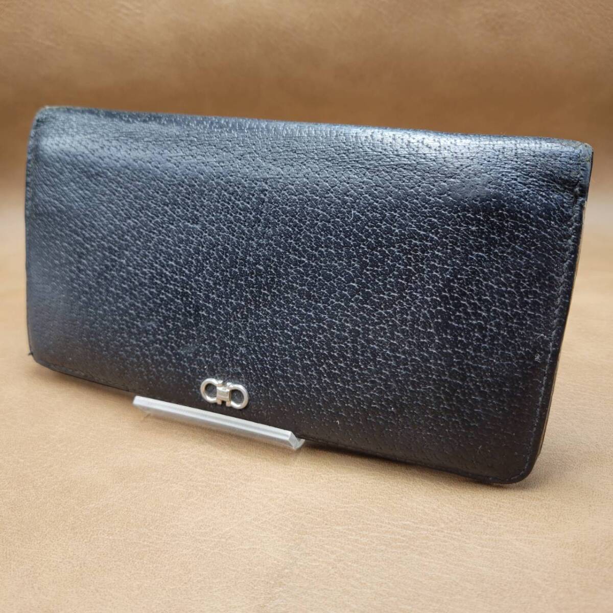 未使用Salvatore Ferragamo レザー長財布　ブラック　黒　箱付き Salvatore Ferragamo フェラガモ FERRAGAMO 長財布 ワンダ