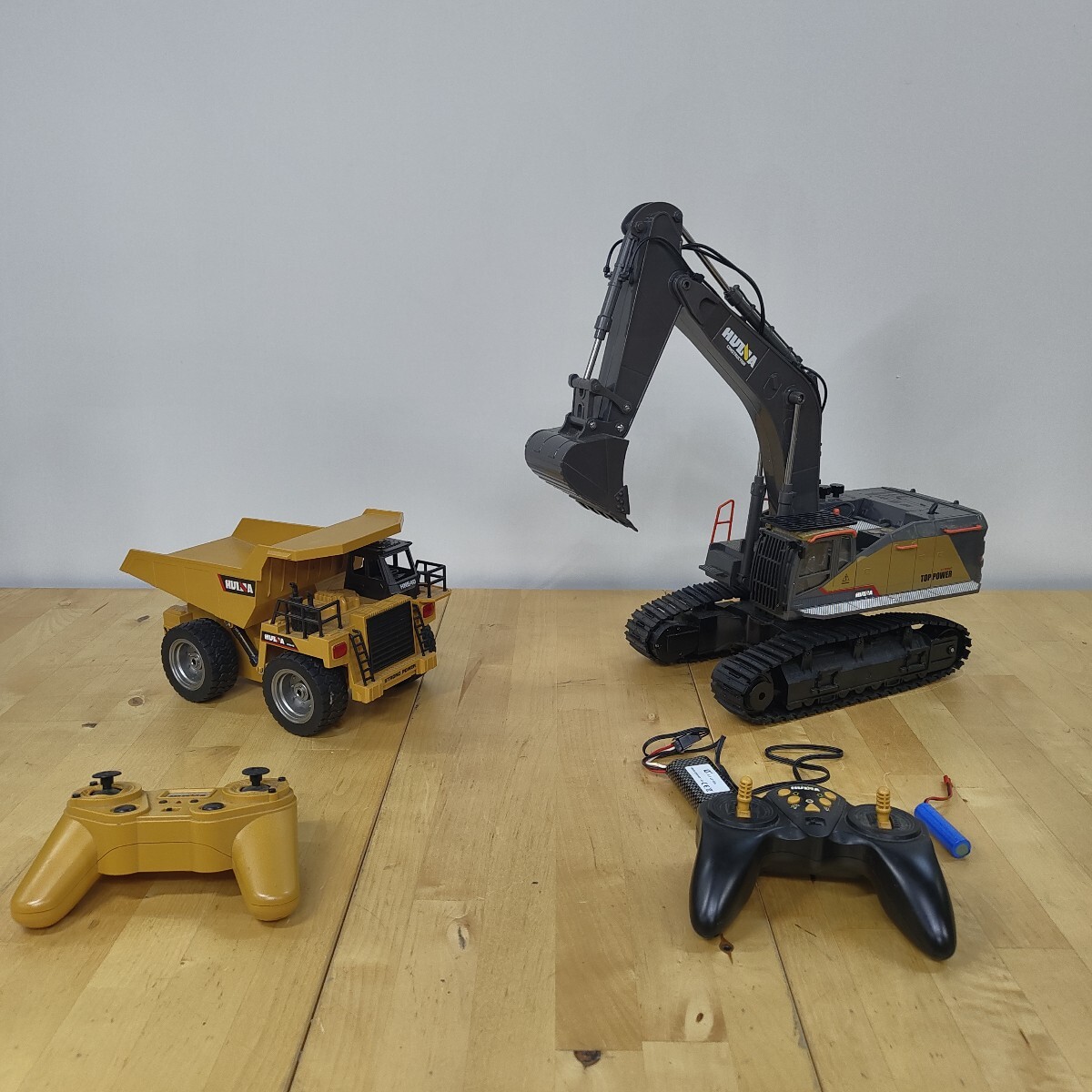 RC Dickie DQ2001X ラジコン重機 新品未使用 未開封品 RC Dickie DQ2001X ラジコン重機 未開封品 RC Dickie