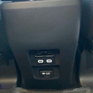 トヨタ用 USB Type-C デュアル急速充電ポート 防塵カバー付き プリウス 60系 後部座席用USBタイプC リヤシート用 簡単カプラー接続