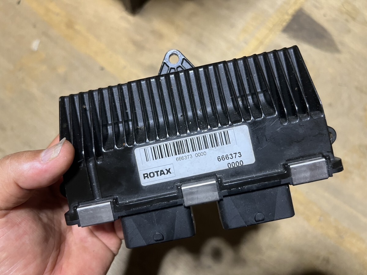 BRP RXP 260 取外し　純正 ELECTRONIC BOX 中古 BRP RXP 260 取外し 純正 ELECTRONIC BOX 中古