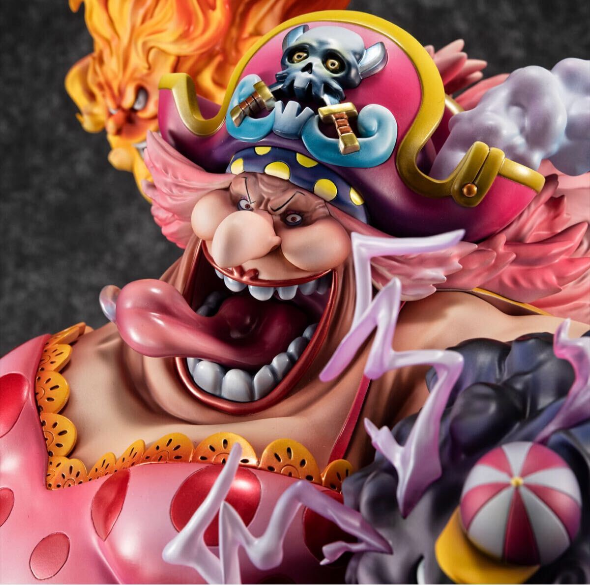 BANDAI - 新品未開封‼️ワンピース　ビッグマム 新品未開封・箱付き】ビッグマム 28cm ONE PIECE フィギュア