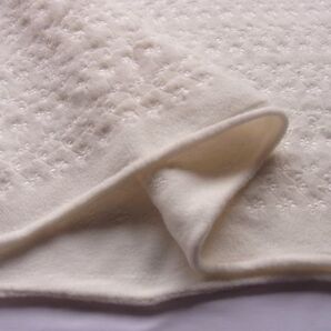 ★刺繍フリース♪Flowers(オフ白)アンチピリング♪133×100★【NE1790-B】