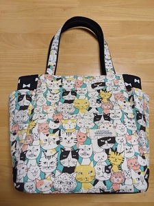 手作り チューリップトートバッグ ハンドメイド ライトグリーン地に可愛い色んなねこちゃんがいっぱい
