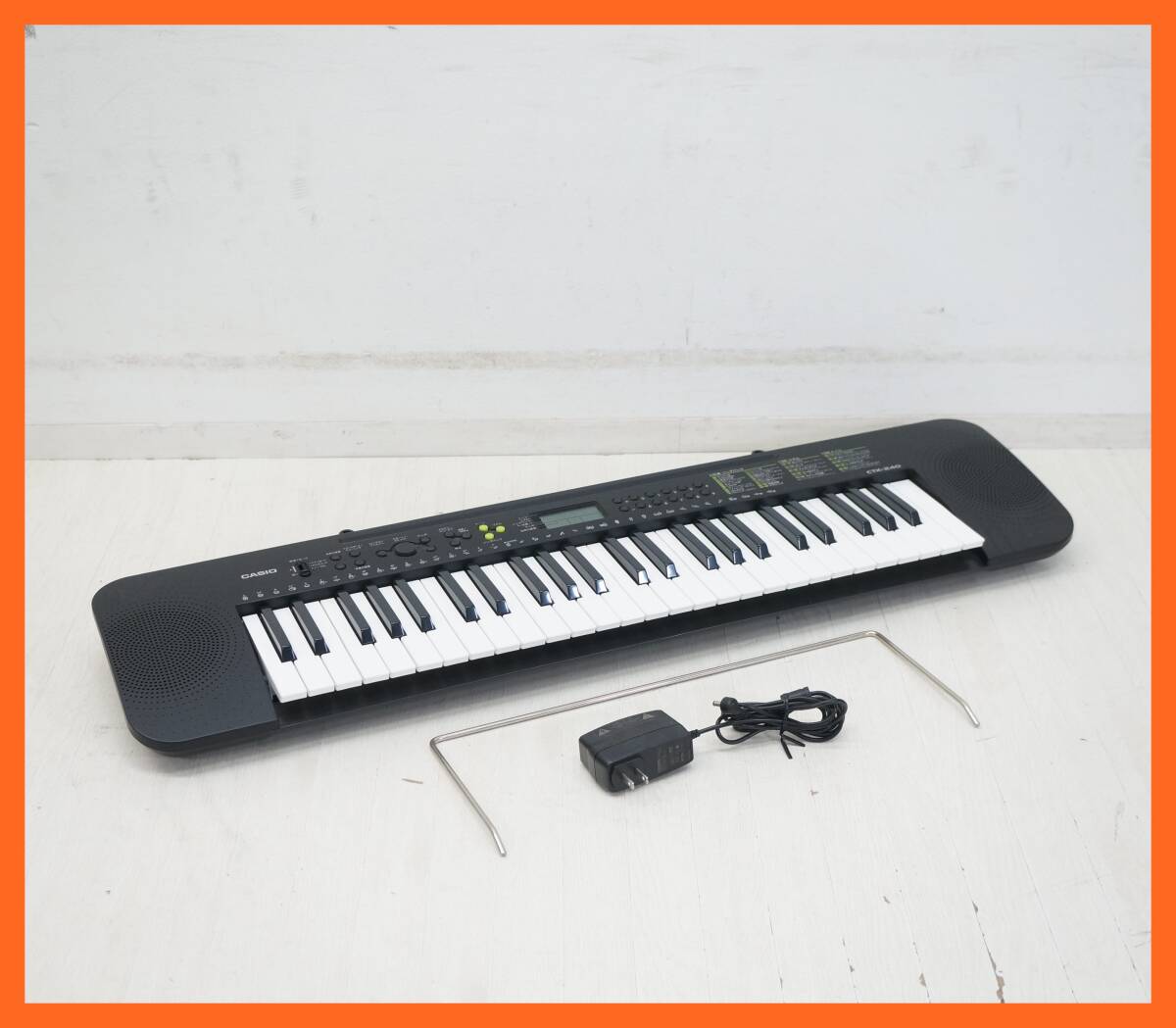 【中古】CASIO　キーボード　充電コード付 casioktop05.jpg