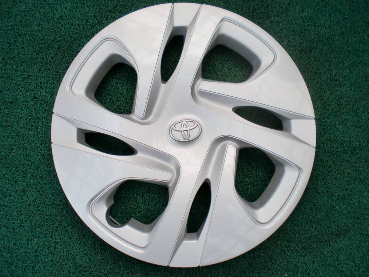 現行アクアMXPK11 ホイールキャップ アクア(TOYOTA)のカスタム ホイールキャップ4枚セット交換