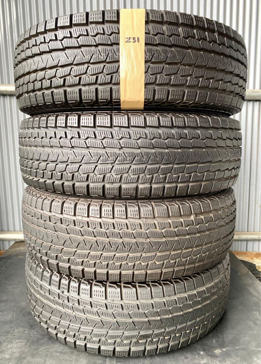 スタッドレス中古215/70R16トーヨー4本セット　良品　デリカd5 スタッドレス中古215/70R16トーヨー4本セット 良品 デリカd5