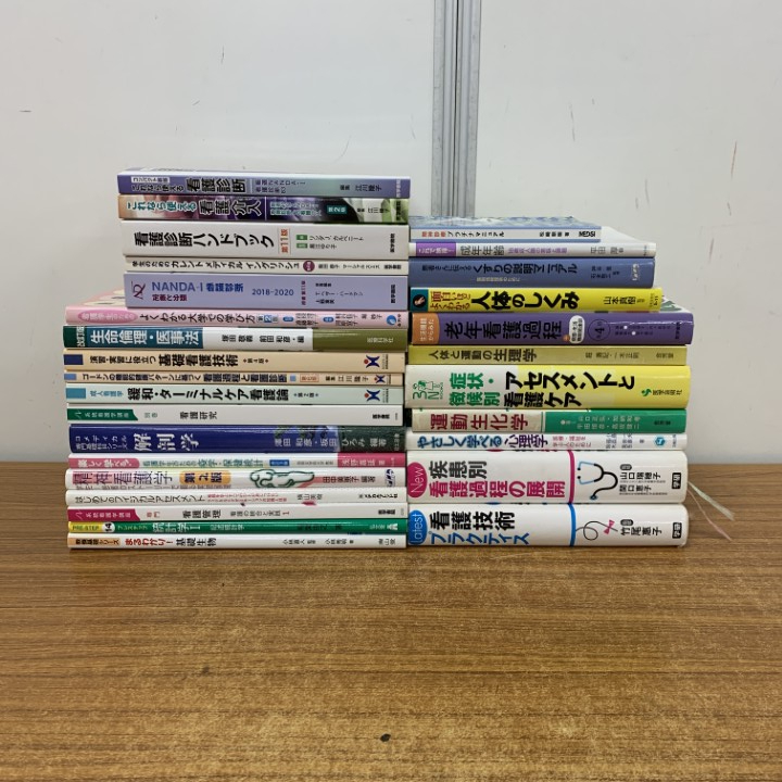 看護の本 まとめ売り16冊 看護師 国家試験 参考書 まとめ売りの通販 by a-chan's shop｜ラクマ