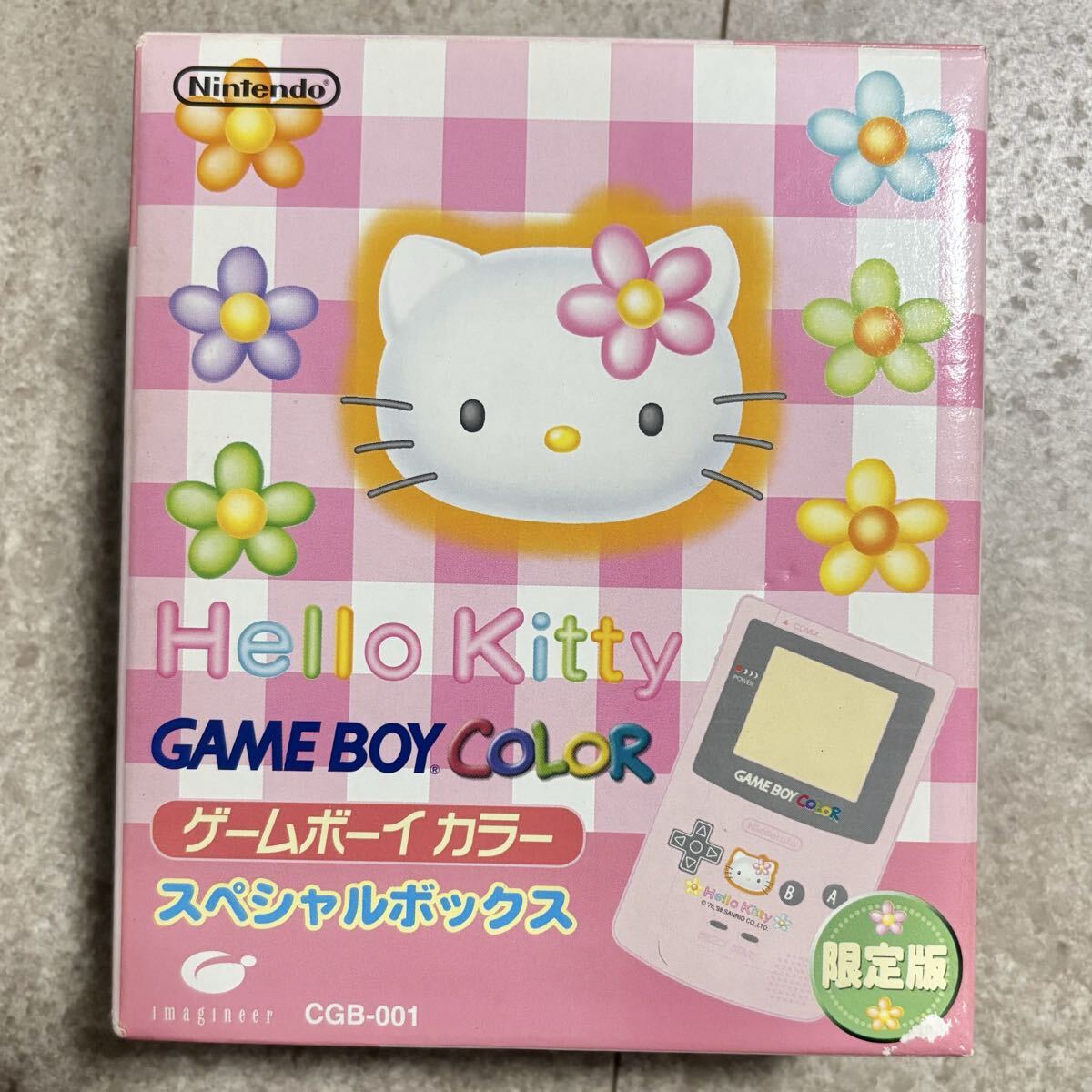 美品　GBC　本体　ハローキティ　バージョン 　+　ソフト４本　セット 美品 GBC 本体 ハローキティ バージョン + ソフト4本 セット