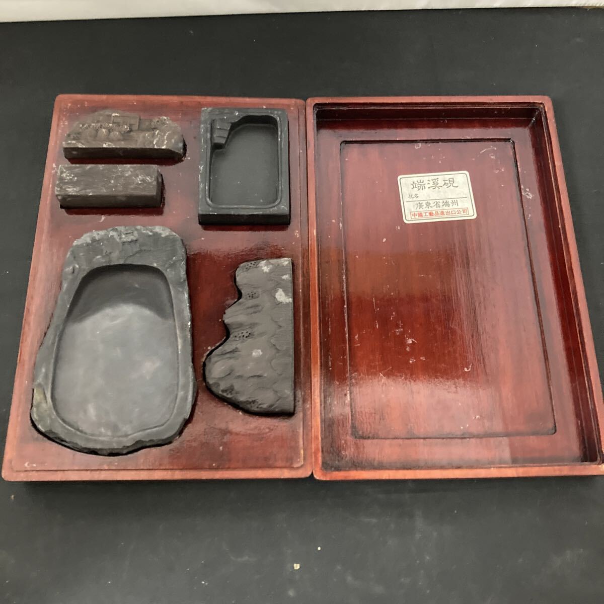 ♦中国 石紋 老硯 民国時代 古硯 共箱入 文房四宝 書道具 古玩 古美術骨董品 ♢中国 石紋 老硯 民国時代 古硯 共箱入 文房四宝 書道具 古玩