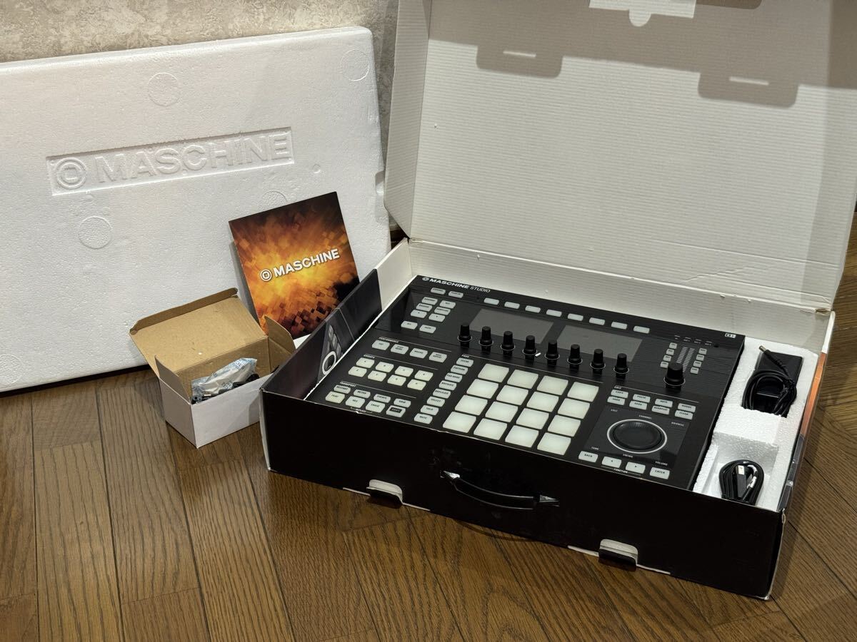MASCHINE STUDIO 【動作確認 ライセンス引渡し可 外箱付き】 MASCHINE STUDIO 【動作確認 ライセンス引渡し可 外箱付き】 MASCHINE