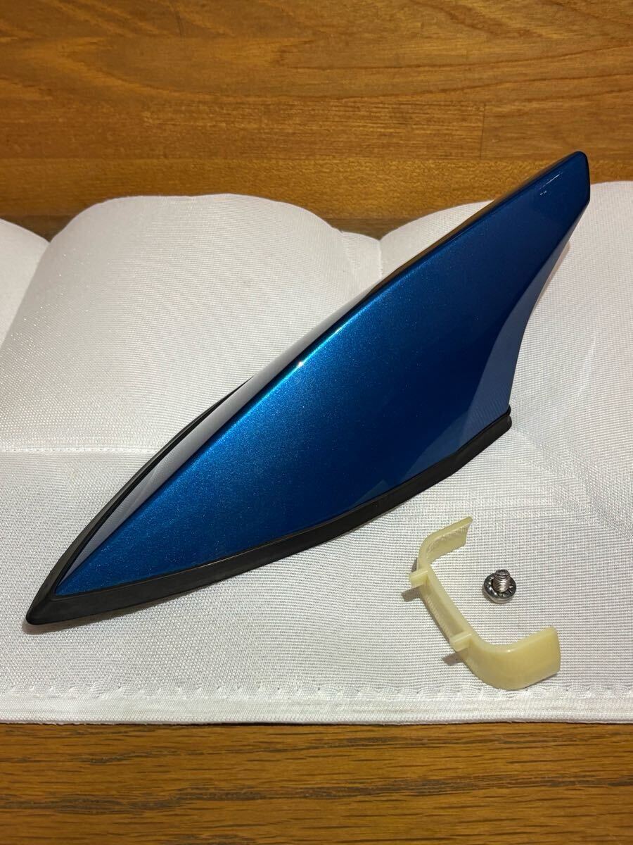 美品!!プリウス 30 α モデリスタ シャークアンテナ 070 パール 美品!!プリウス 30 α モデリスタ シャークアンテナ 070 パール