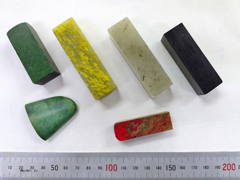 貴重　広東緑石　緑金色　孔雀緑　8本セット　篆刻　印材 貴重 広東緑石 緑金色 孔雀緑 8本セット 篆刻 印材 貴重 広東緑