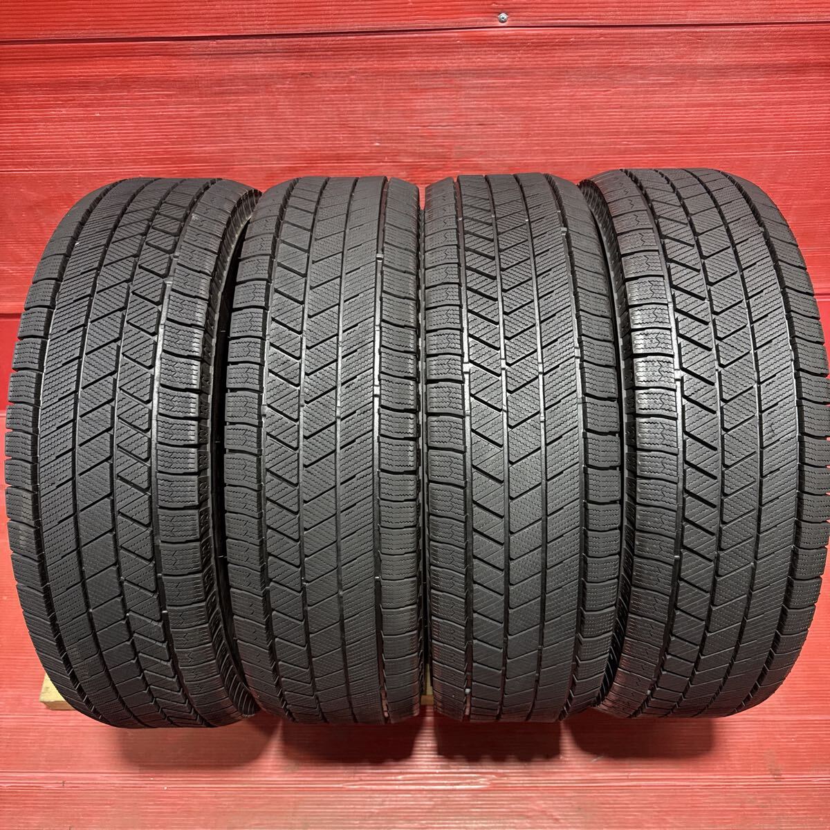 中古品 社外◆15インチ ◆215/70R15◆2008年 ラジアル タイヤ 中古品 社外◇15インチ ◇215/70R15◇2008年 ラジアル タイヤ