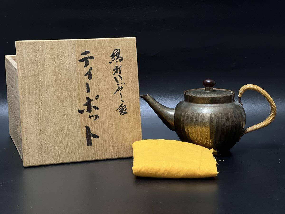 玉川堂 黒葉文茶壺 共箱 玉川堂 黒葉文茶壺 共箱 美術品・アンティーク・コレクション